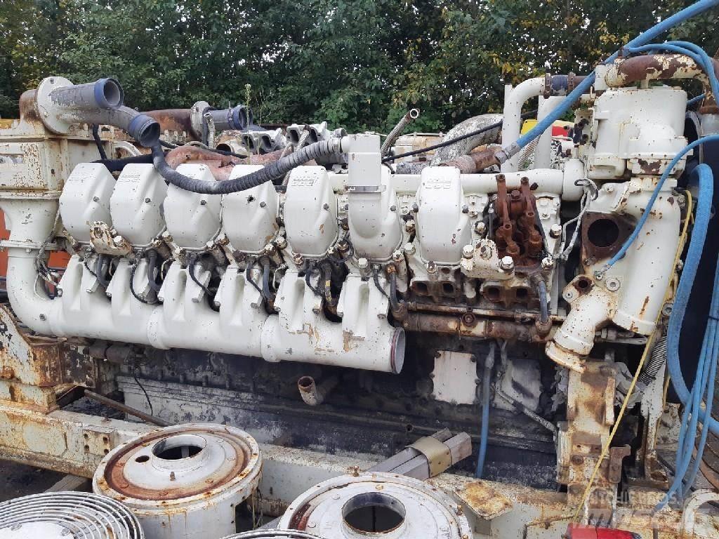 Komatsu 930E Dzinēji