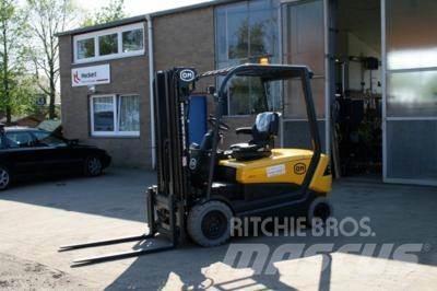 OM XE 30 ac Elektriskie iekrāvēji