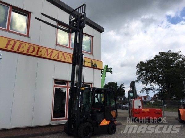 Doosan D30S-7 Tehnika ar dīzeļa dzinēju