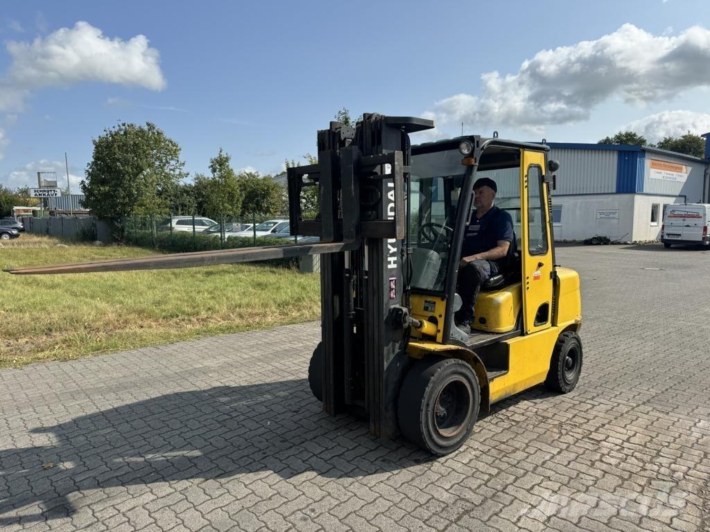 Hyundai 33D-7E Tehnika ar dīzeļa dzinēju