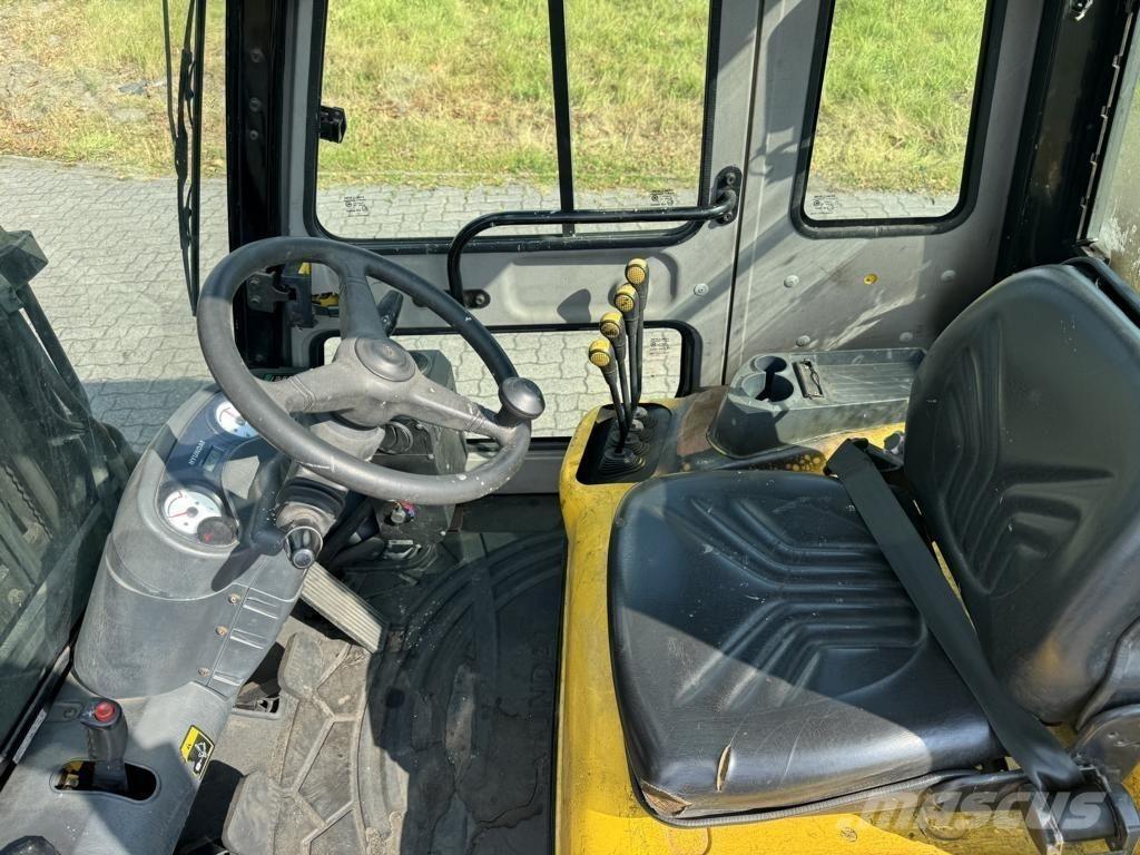 Hyundai 33D-7E Tehnika ar dīzeļa dzinēju