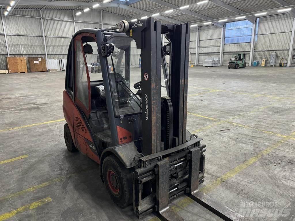 Linde H30D-02 Tehnika ar dīzeļa dzinēju