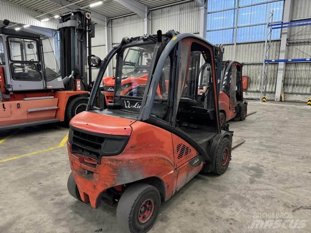 Linde H30D-02 Tehnika ar dīzeļa dzinēju