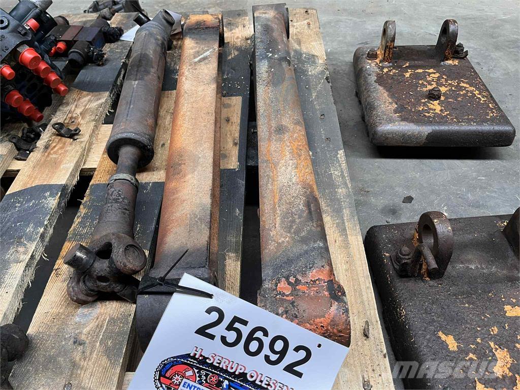 CASE 695SR Link Arm Citas sastāvdaļas