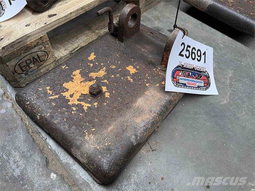 CASE 695SR støttefod Citas sastāvdaļas