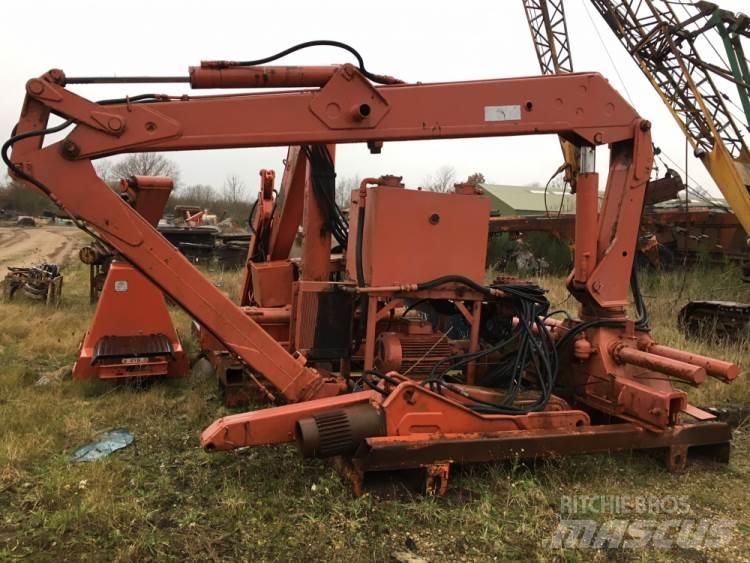Hiab 670 Visurgājēji celtņi