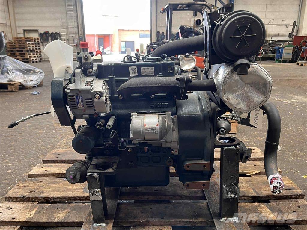 Kubota D902-EF07 motor Dzinēji