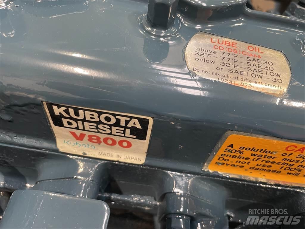 Kubota V800 motor - 4 cyl. Dzinēji