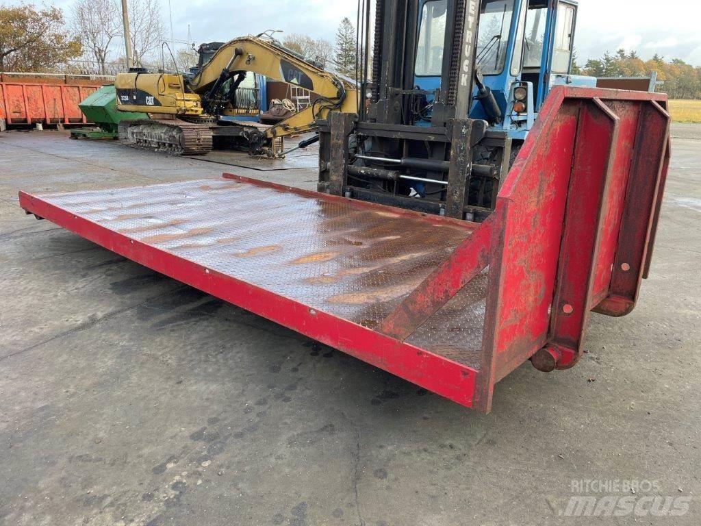  Maskintrailer med wirehejs Zemie treileri