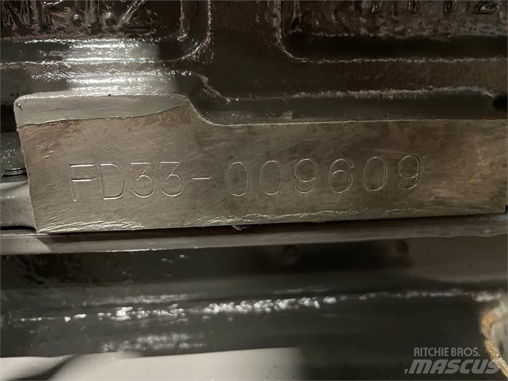Nissan FD33 motor Dzinēji