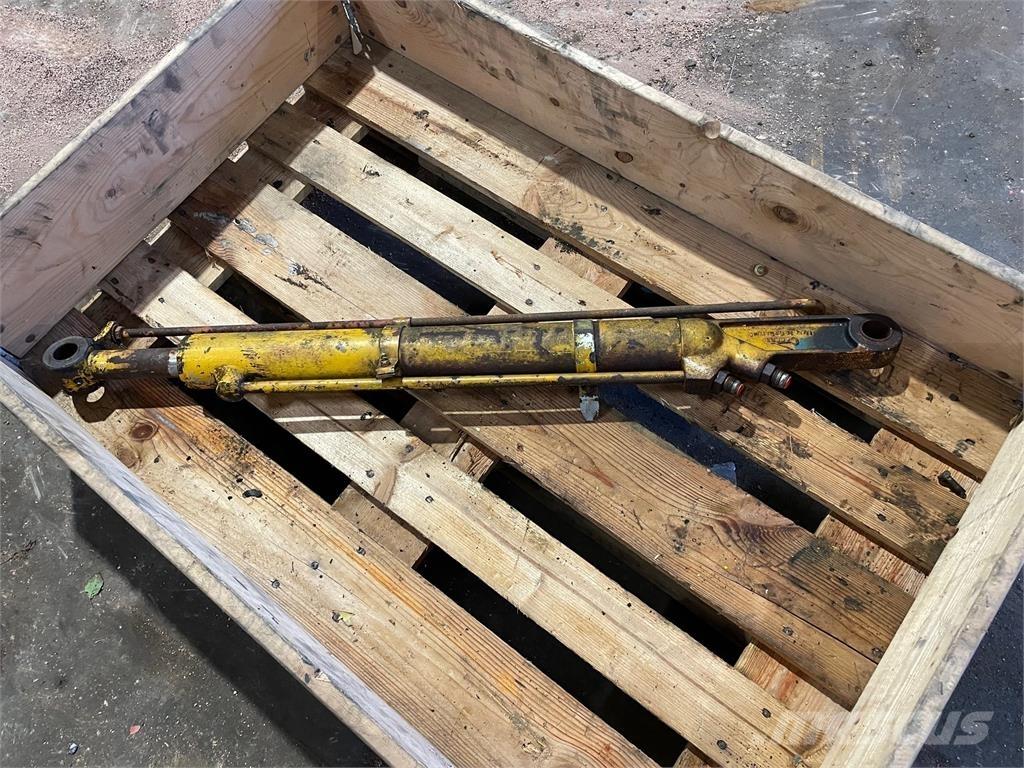  Skovlcylinder ex. MF50BX Hidraulika