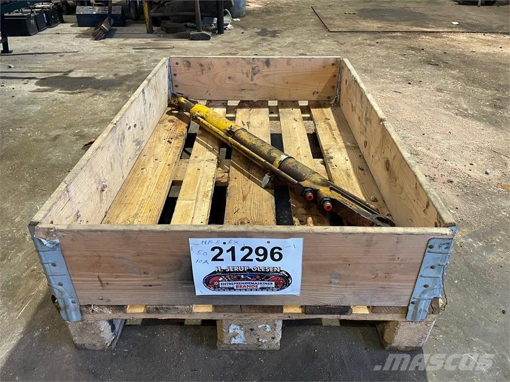  Skovlcylinder ex. MF50BX Hidraulika