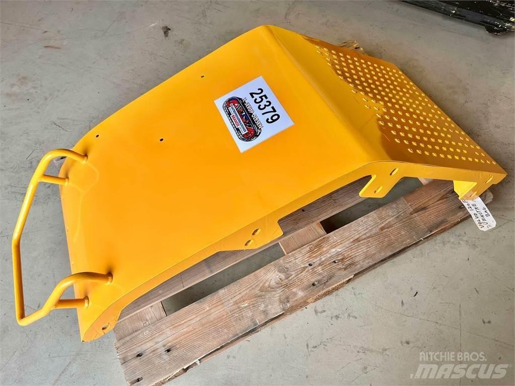 Volvo L120F bagskærm Citas sastāvdaļas