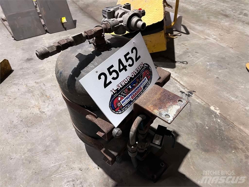 Volvo L120F lufttank Citas sastāvdaļas