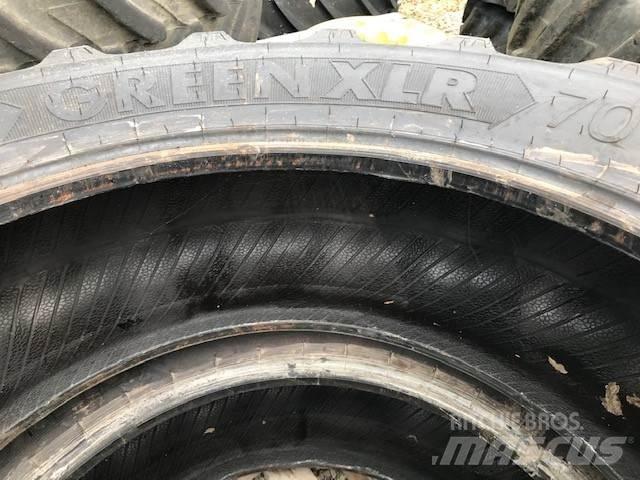  Rear Tyres Riepas, riteņi un diski