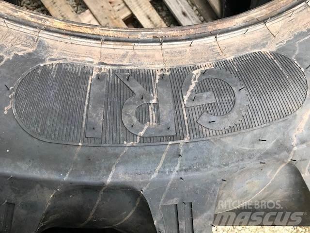 Rear Tyres Riepas, riteņi un diski