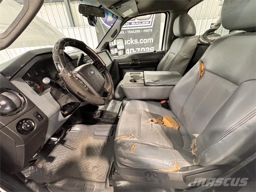 Ford F-250 Vieglais kravas automobilis/izkraušana no sāniem