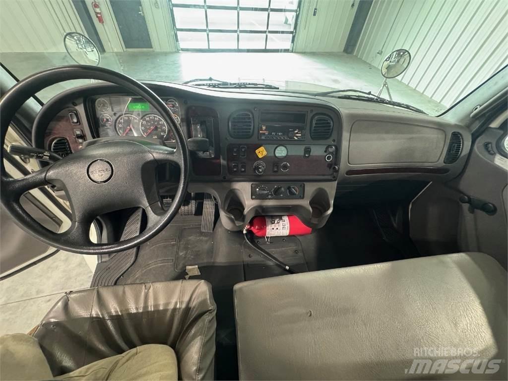 Freightliner M2 Furgons