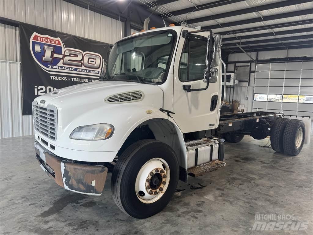 Freightliner M2 106 Šasija ar kabīni