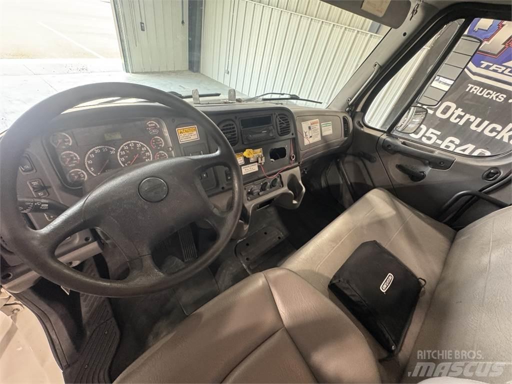 Freightliner M2 106 Šasija ar kabīni
