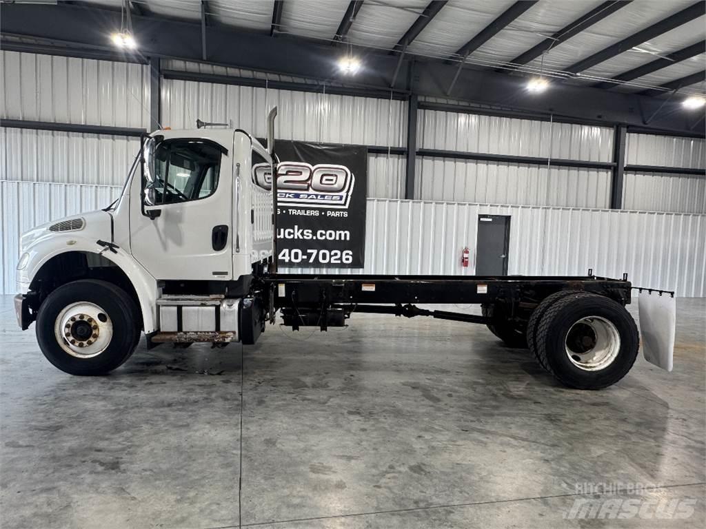 Freightliner M2 106 Šasija ar kabīni