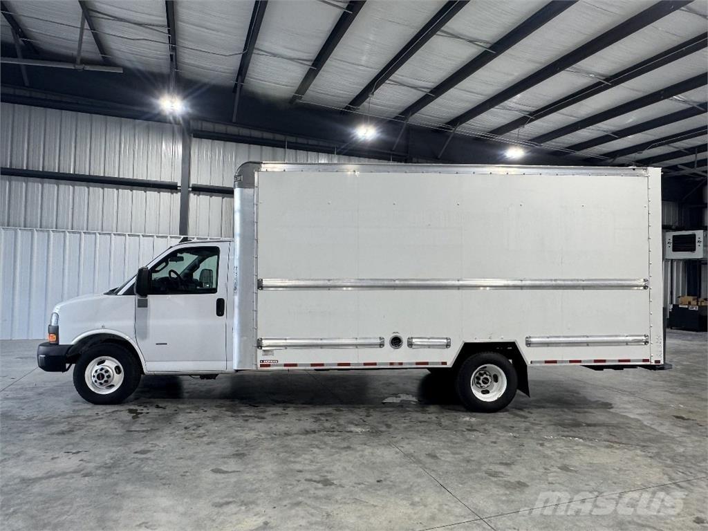 GMC G33903 Furgons