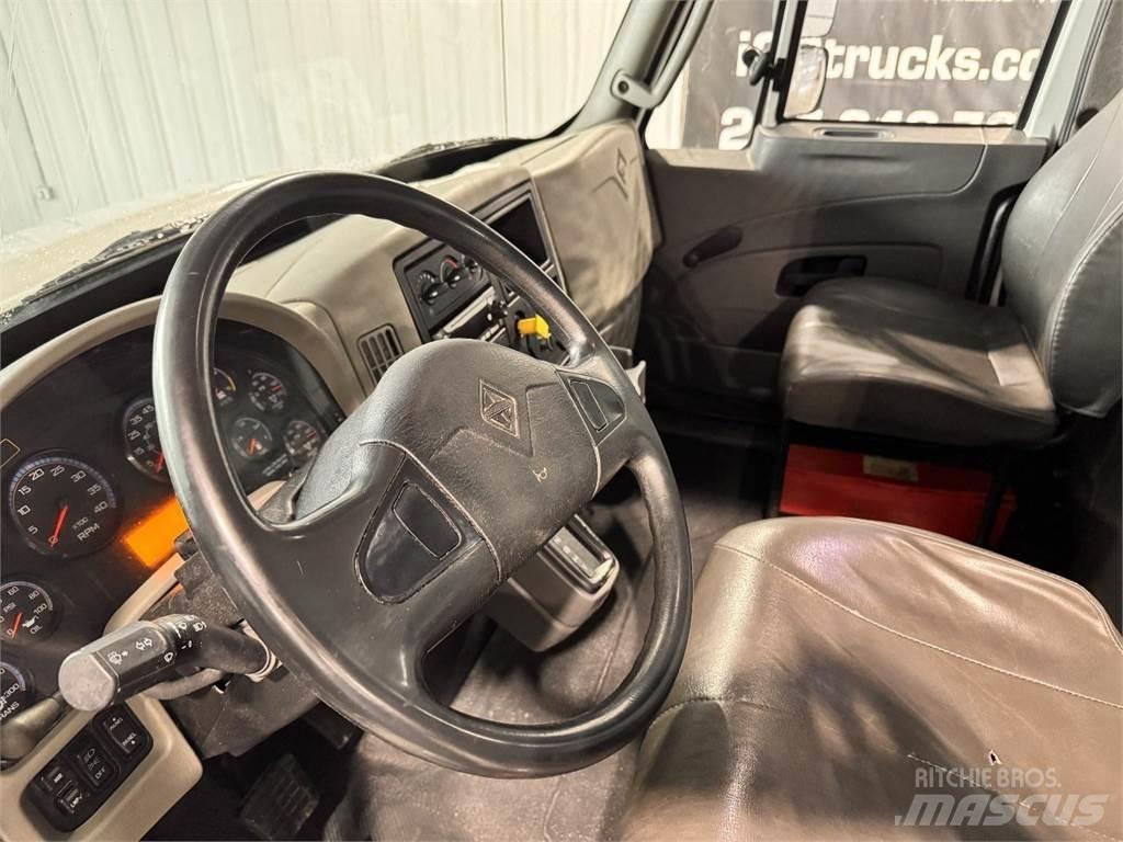 International 4300 Platformas/izkraušana no sāniem