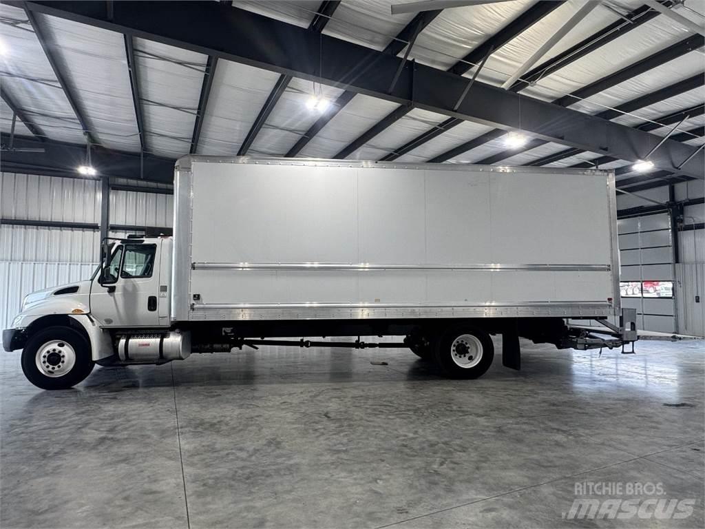 International 4300 Furgons