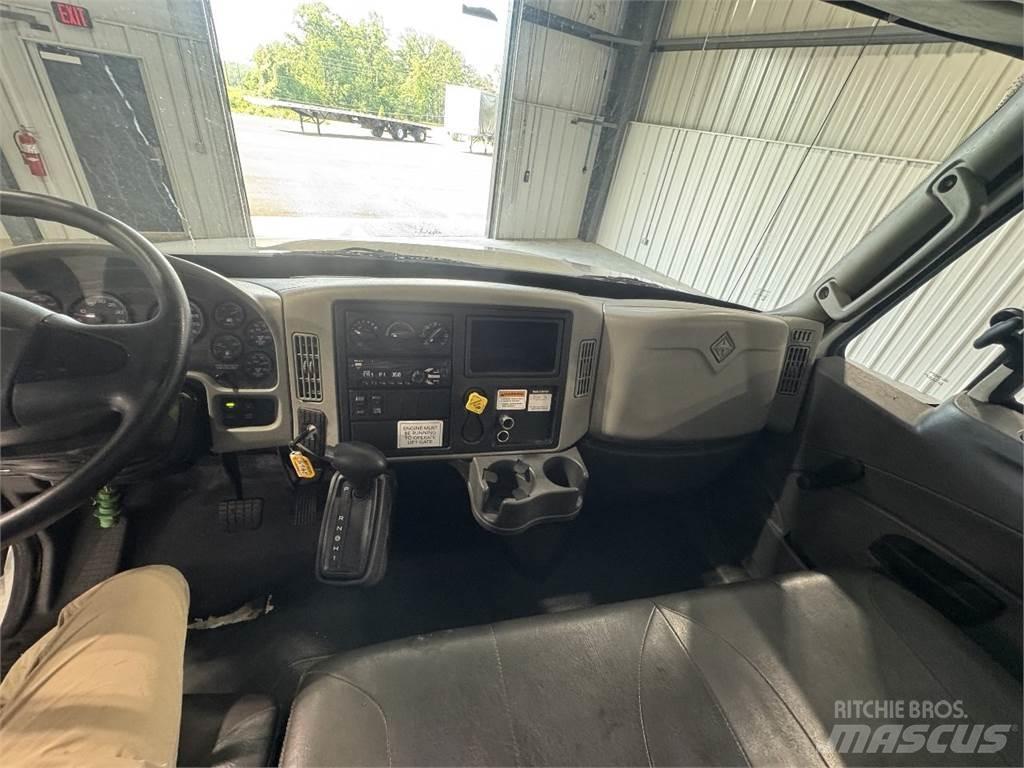 International 4300 Furgons