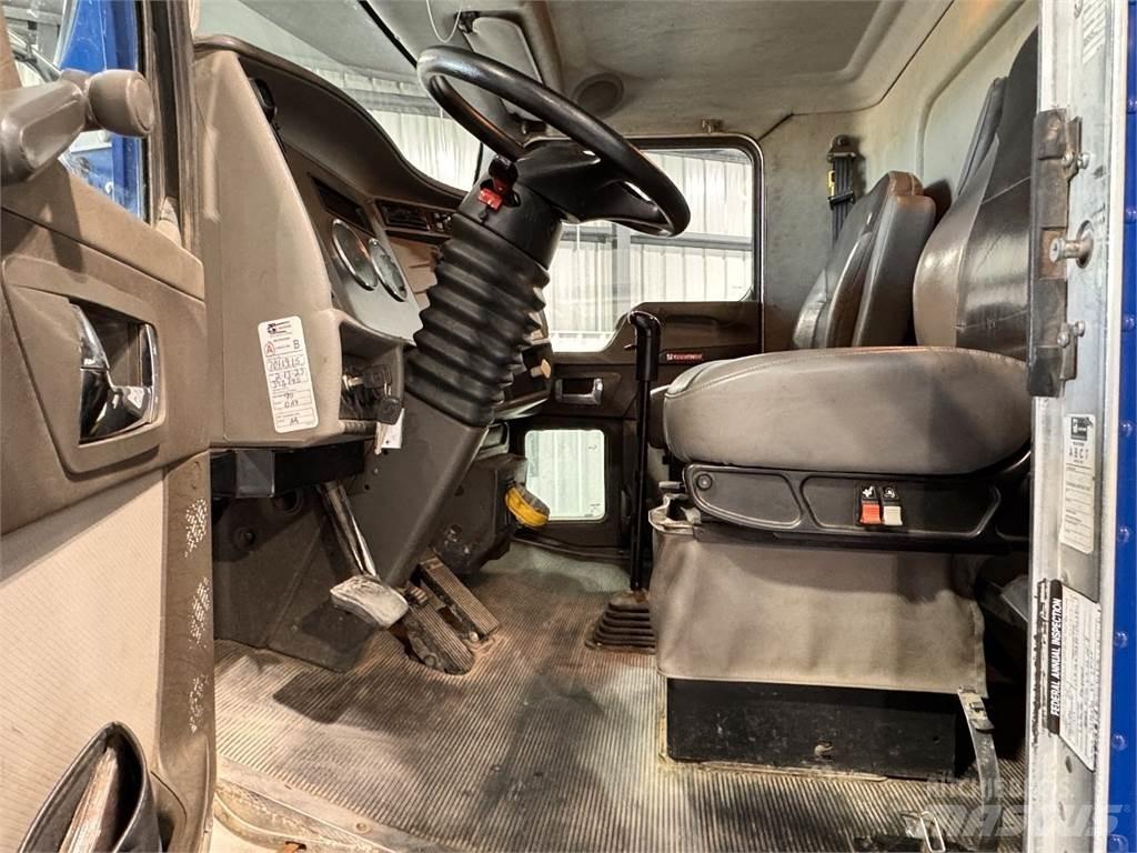 Kenworth T370 Platformas/izkraušana no sāniem