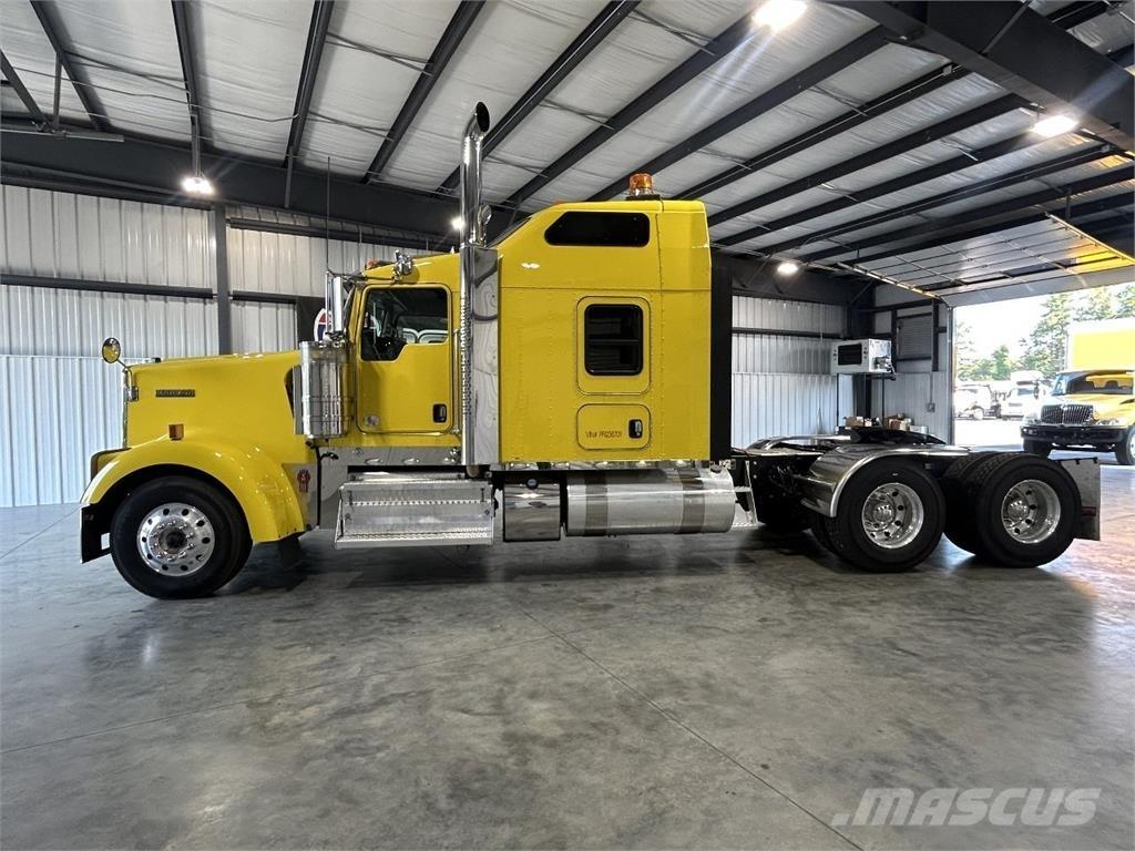 Kenworth W900L Vilcēji