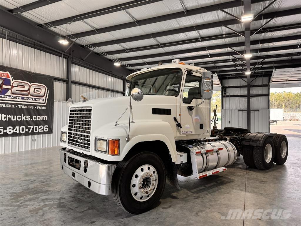 Mack CHU613 Vilcēji