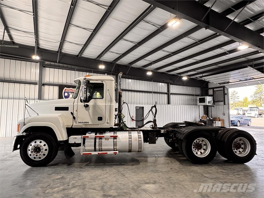 Mack CHU613 Vilcēji