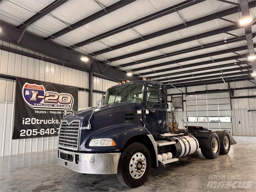 Mack CXU613 Vilcēji
