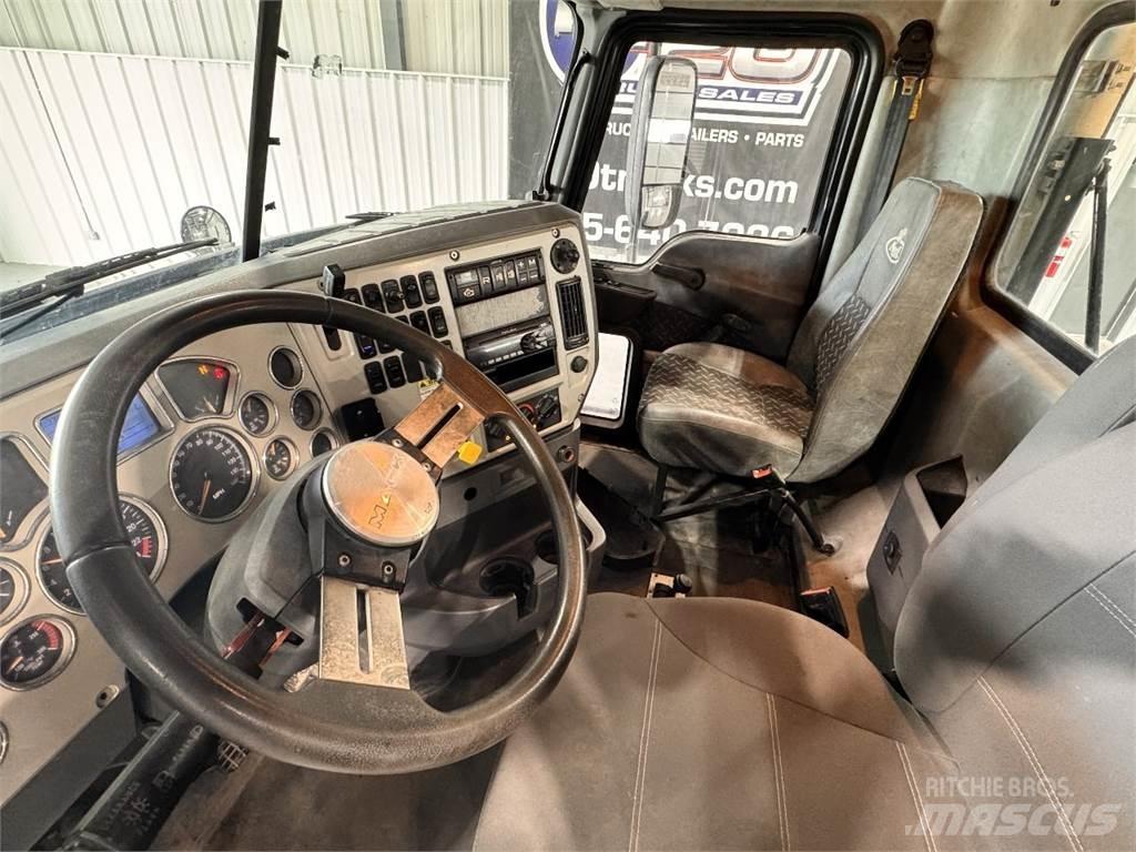 Mack CXU613 Vilcēji