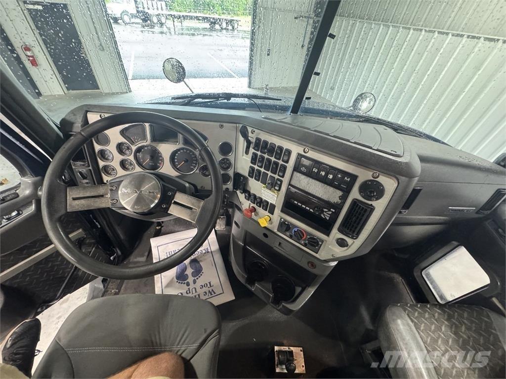 Mack CXU613 Vilcēji