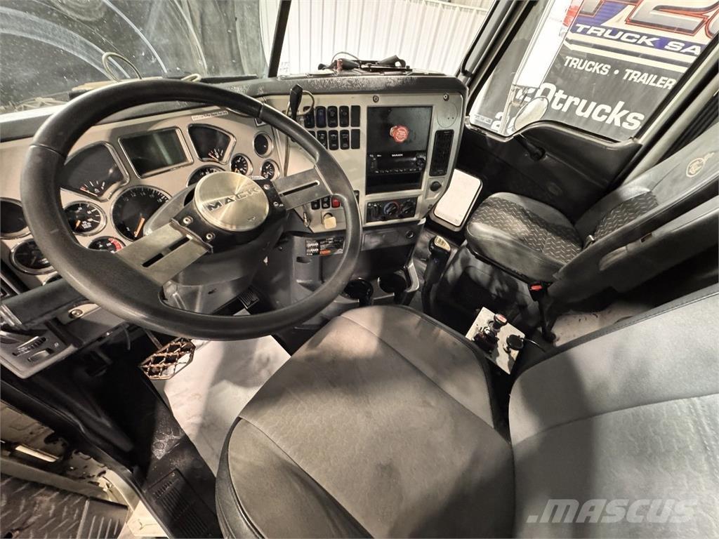 Mack Granite Pašizgāzējs