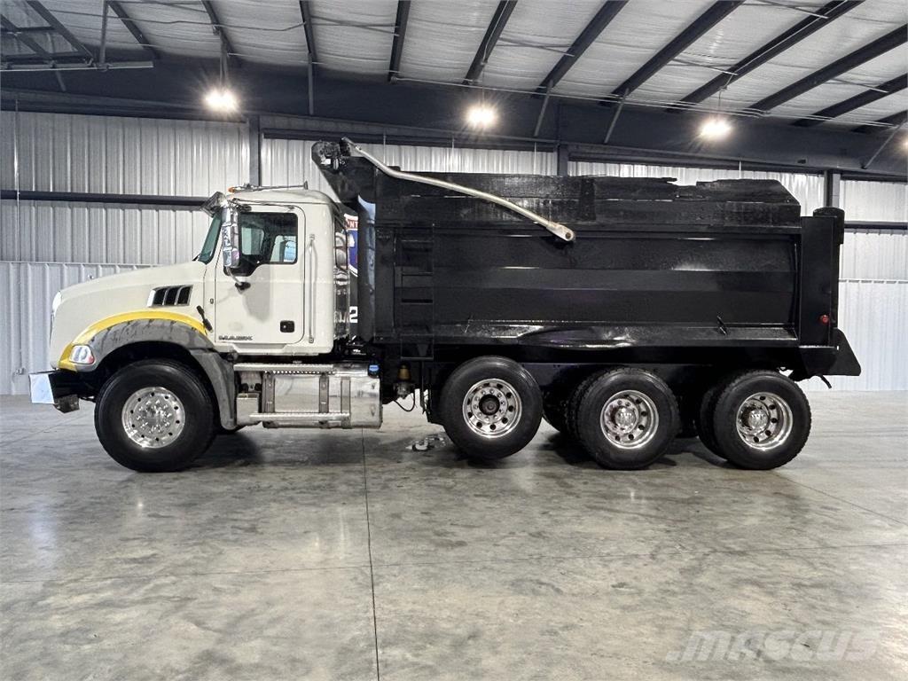 Mack Granite Pašizgāzējs