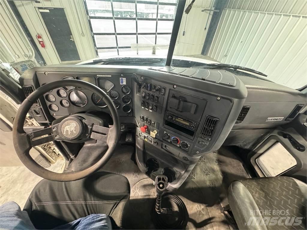 Mack GU713 Vilcēji