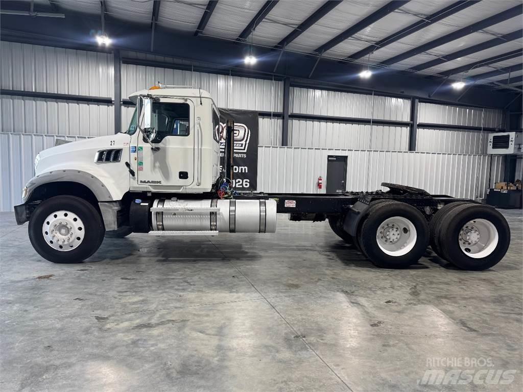 Mack GU713 Vilcēji