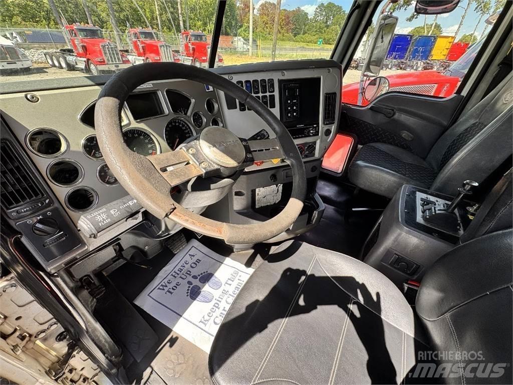 Mack GU713 Pašizgāzējs