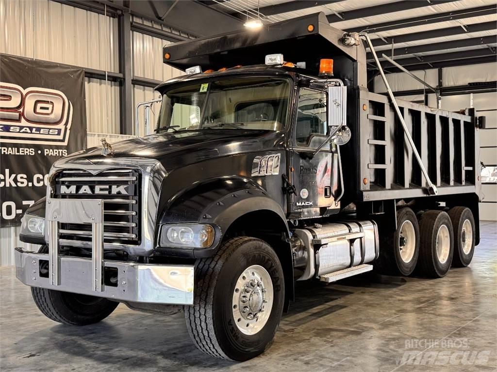 Mack GU713 Pašizgāzējs