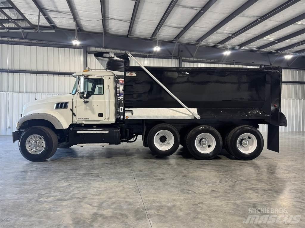 Mack GU713 Pašizgāzējs
