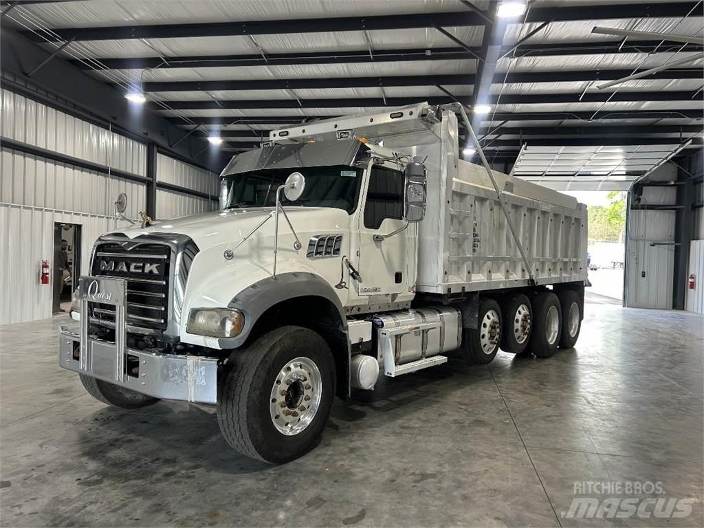 Mack GU713 Pašizgāzējs