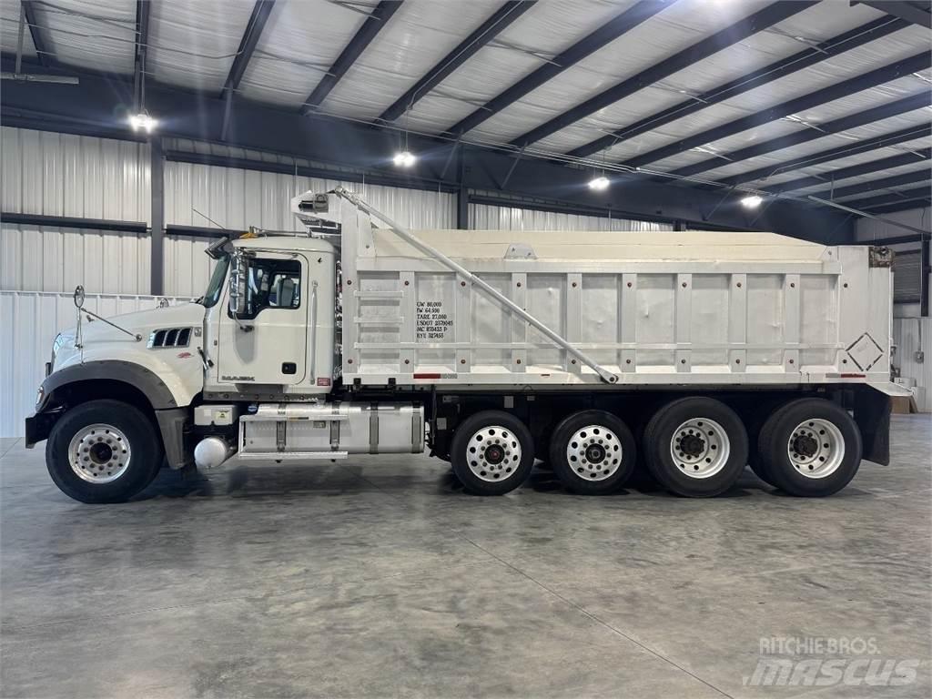 Mack GU713 Pašizgāzējs