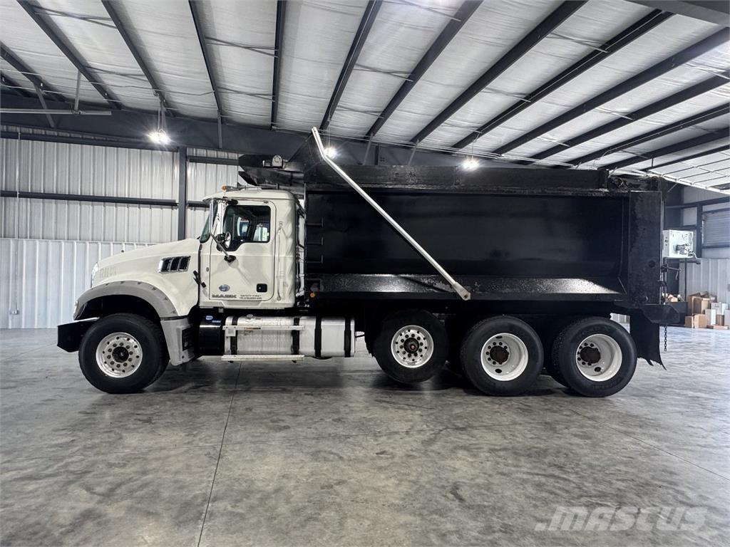 Mack GU713 Pašizgāzējs