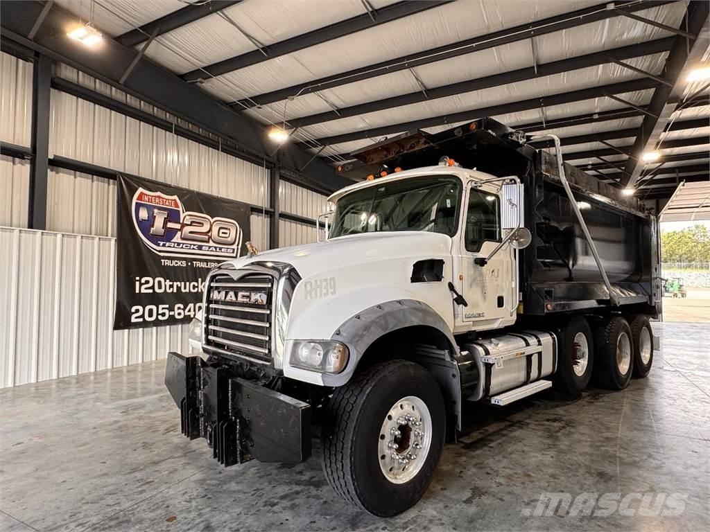 Mack GU713 Pašizgāzējs
