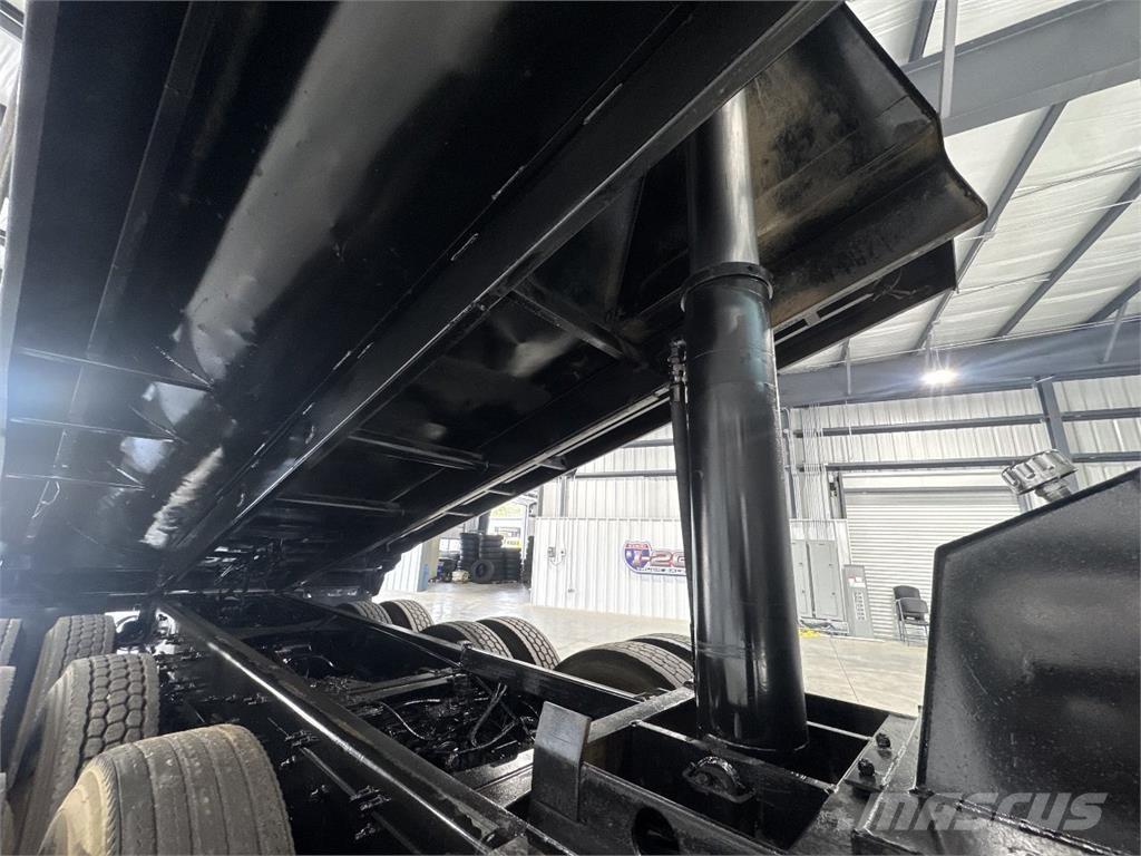 Mack GU713 Pašizgāzējs