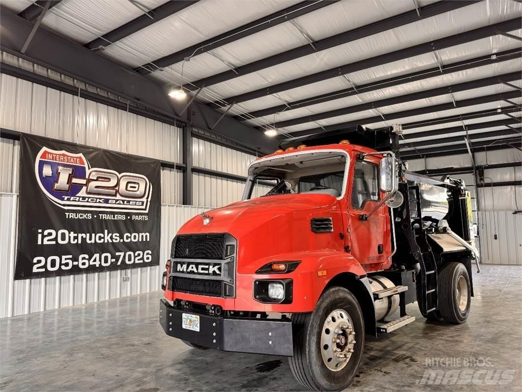 Mack MD6 Pašizgāzējs