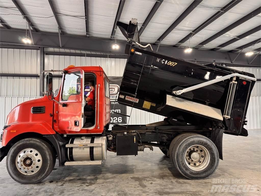 Mack MD6 Pašizgāzējs